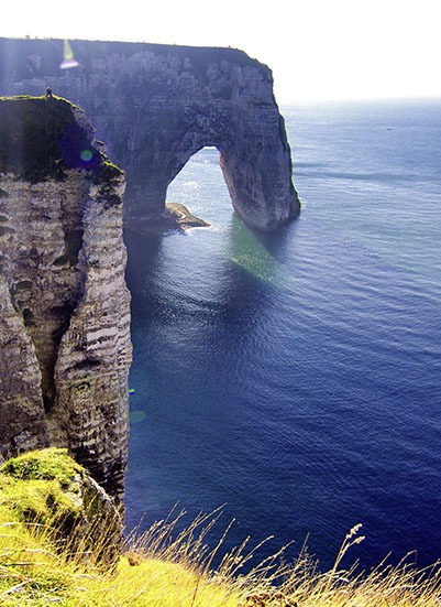 fond-photo-vertical-2_0003_etretat-arches-in-normandy-cliff_t20_AlO3xV